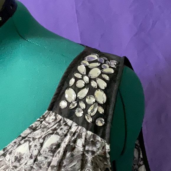 Maurice’s womens plu size bejeweled sleeveless blouse, size 1X - Picture 4 of 7